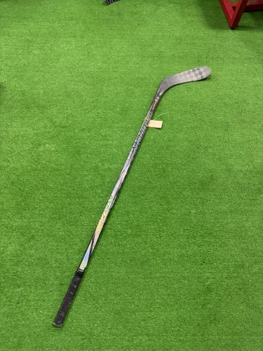 Junior Bauer Twitch Hockey Stick Right Handed P28M 50 Flex (Used)
