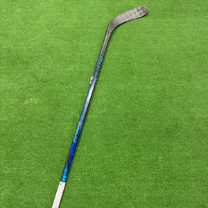 Junior Bauer Twitch Hockey Stick Right Handed P28 30 Flex (Used)
