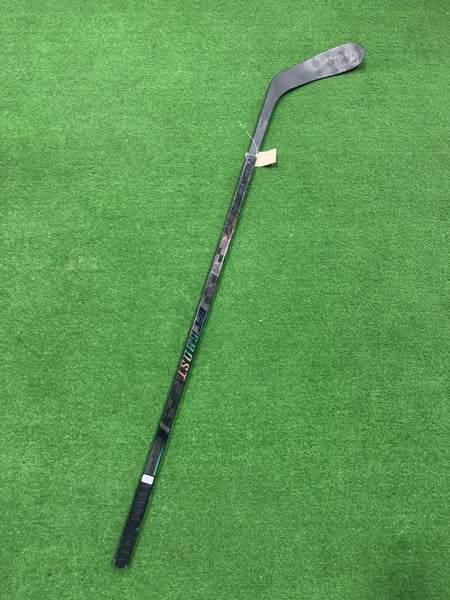 Junior CCM FT Ghost Hockey Stick Right Handed P28 40 Flex (Used)