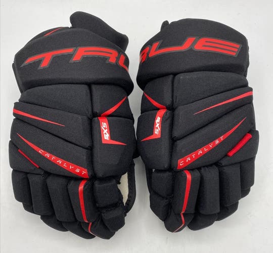 NEW True Catalyst 5x5 Gloves, Black/Red 12"