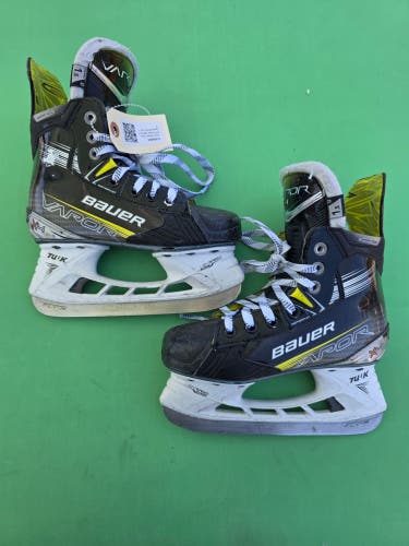 Junior Bauer Vapor X4 Hockey Skates Regular Width Size 1.5