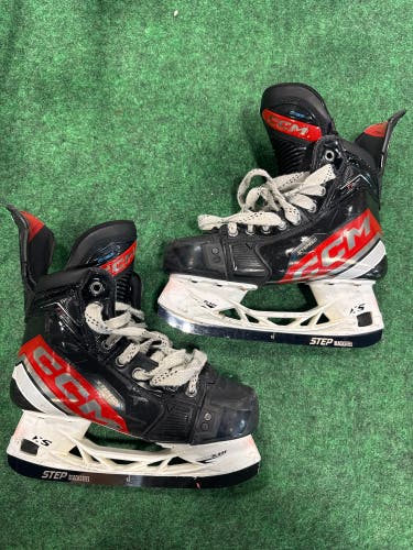 Intermediate CCM JetSpeed FT6 Pro Hockey Skates (Regular) Size 4 (Used)