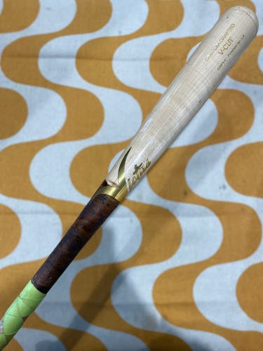 Victus V-Cut Bat (-3) Maple 30 oz 33" (Used)