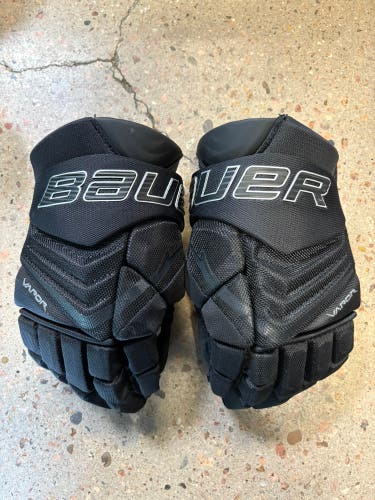 Black Bauer Vapor Flylite Gloves 12" (Used)