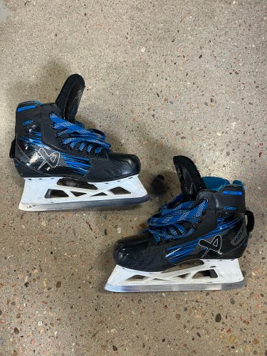 Intermediate Bauer GSX Hockey Goalie Skates Regular Width Size 5 (Used)