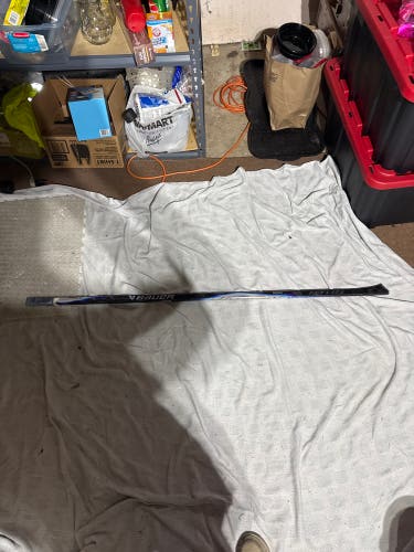 BROKEN Senior Bauer Vapor Flylite Right Handed Hockey Stick P90TM 77 Flex (Used)
