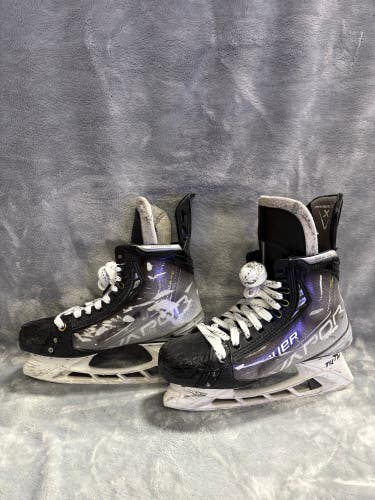 Senior Bauer Vapor Hyperlite Hockey Skates Regular Width Pro Stock 8 (Used)