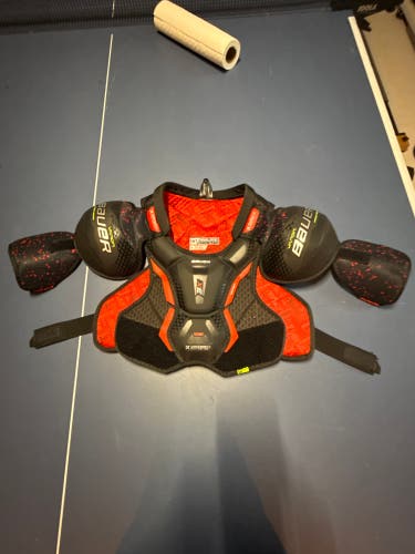 Men's Medium Intermediate Bauer Vapor 3X Shoulder Pads (Used)