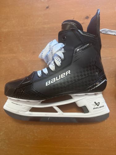 Black 2024 Bauer Supreme Shadow Hockey Skates Regular Width 8 (Used)