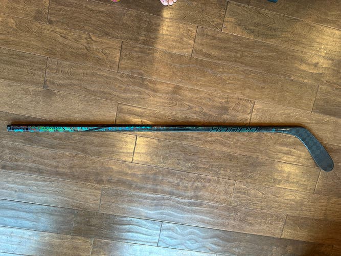 Junior Bauer Twitch Right Handed Hockey Stick P28 40 Flex (Used)