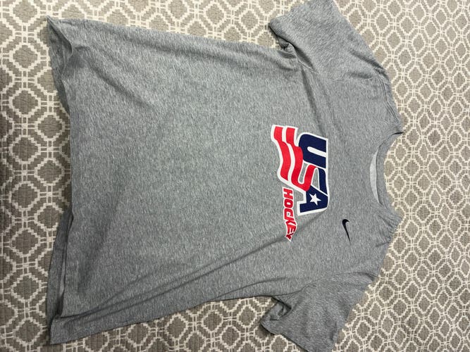 USA Hockey t-shirt size L