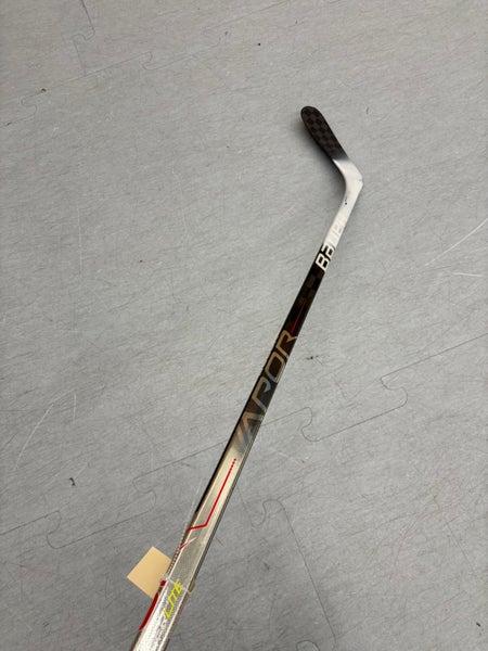 Intermediate Bauer Vapor Hyperlite Hockey Stick Left Hand P92 50 Flex 58.5”
