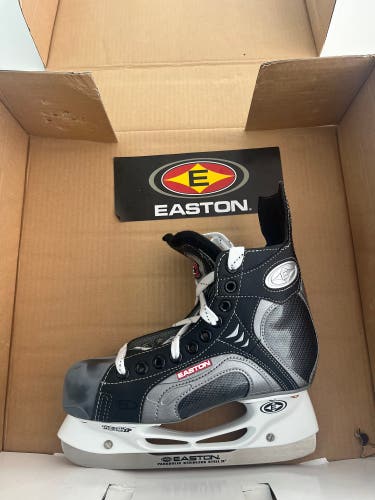 Vintage Easton Synergy 500 Hockey Skates Regular Width Size 5.5 (New)