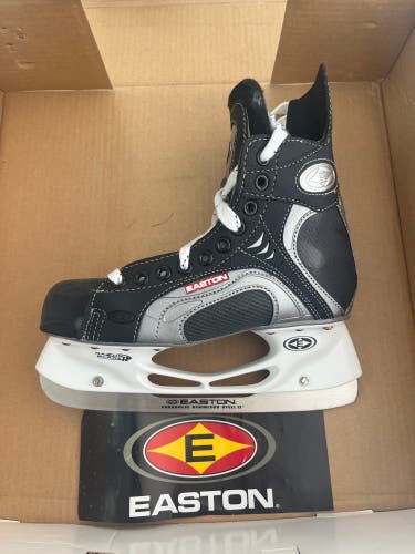 Vintage Easton Synergy 500 Hockey Skates Regular Width Size 6 (New)
