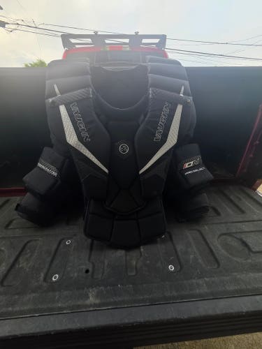 XL Vaughn Ion Goalie Chest Protector (Used)