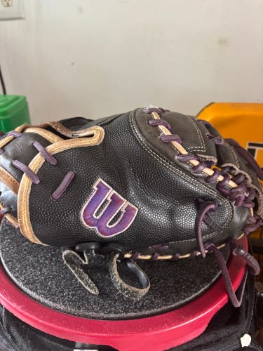 2022 Wilson A2000 RH Catcher's Baseball Glove 33" (Used)