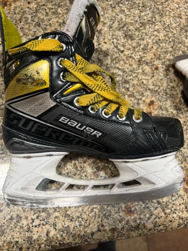 2020 Bauer Supreme 3S Hockey Skates Regular Width Size 2.5 (Used)