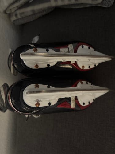 2017 Bauer Vapor X800 Hockey Skates Regular Width Size 3 (Used)