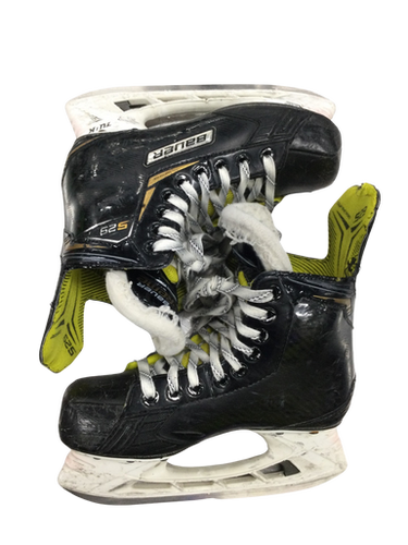 Used Bauer Supreme S29 Intermediate 3.5 Ice Hockey Skates 11613-s000133063