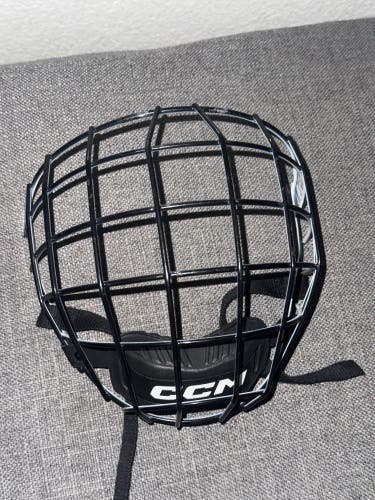 Medium CCM FM580 Full Cage (Used)