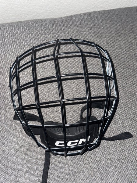 Medium CCM FM580 Full Cage (Used)