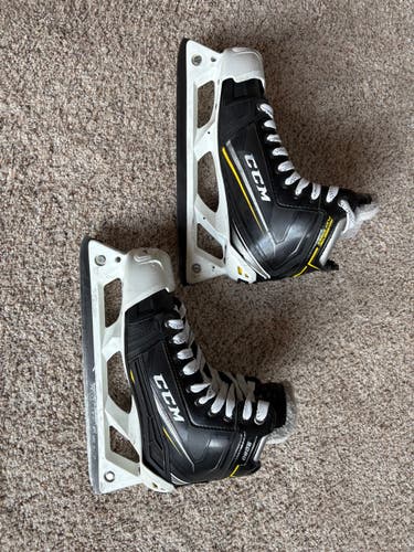 2018 CCM Tacks 9080 Hockey Goalie Skates Regular Width Size 6 (Used)