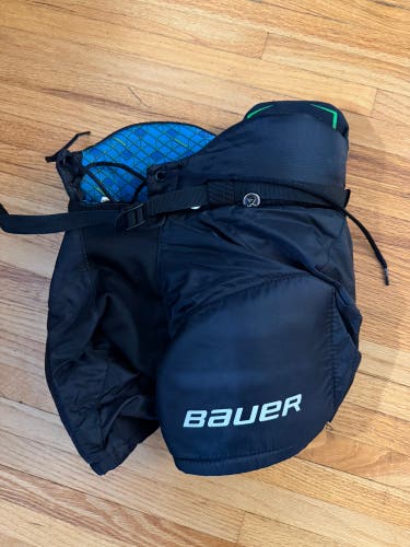 Men's Youth Small Bauer Hockey Pants (Used)