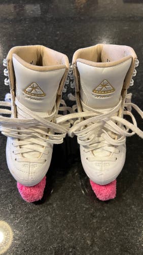 Jackson Ultima Artiste Figure Skates C Junior 13.5 (Used)