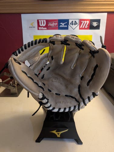 Infield RH Marucci Oxbow Baseball Glove 11.5" (Used)