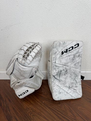 2022 CCM Axis 2.5 Junior Blocker and Glove in white(Used)