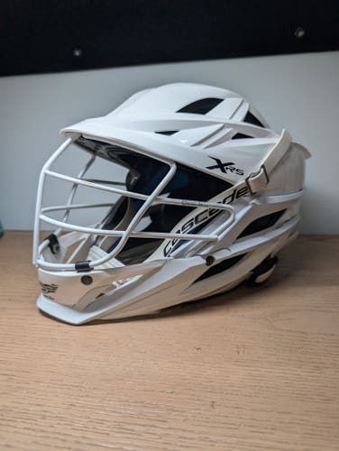 Youth White Cascade XRS Helmet With Quick Clip Chinstrap (Used)