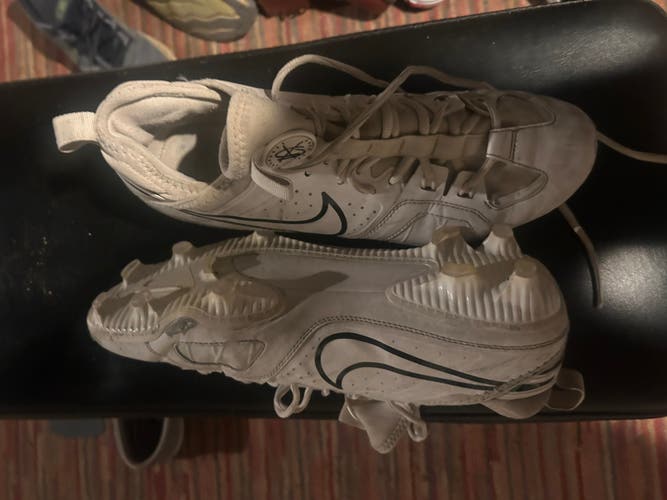 White Men's Size M 10.5 (W 11.5) Adult Nike Low Top (Used)
