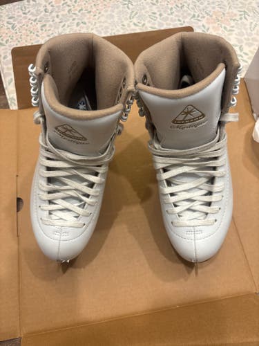 Jackson Ultima Mystique Figure Skates Adult 6.5 (Used)
