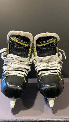 2025 Bauer Vapor Fly40 Hockey Skates Regular Width 13.5 (Used)