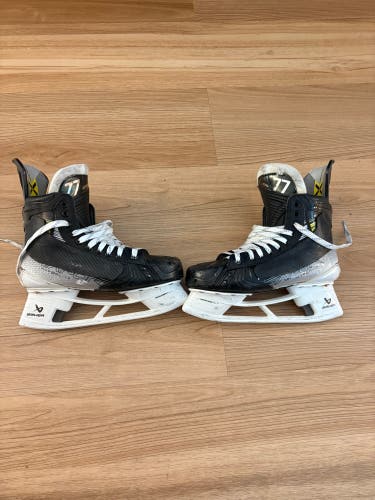 2023 Bauer Vapor Hyperlite 2 Hockey Skates Pro Stock 8.5 (Used)