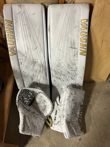 35" 2025 Vaughn SLR4 Pro Carbon Regular Goalie Full Set Pro Stock (Used)