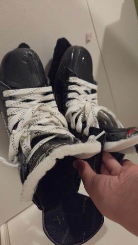 Black/White 2025 Bauer Vapor Fly40 Hockey Skates Narrow Width 8.5