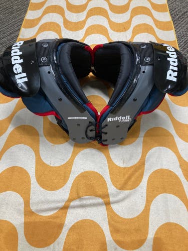 Large Youth Riddell Pursuit Shoulder Pads (Used)