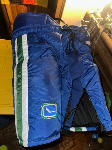 Senior XL CCM HP35 Hockey Pants (New)