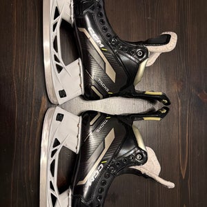 CCM Classic SE Hockey Skates Regular Width 9 (Used)