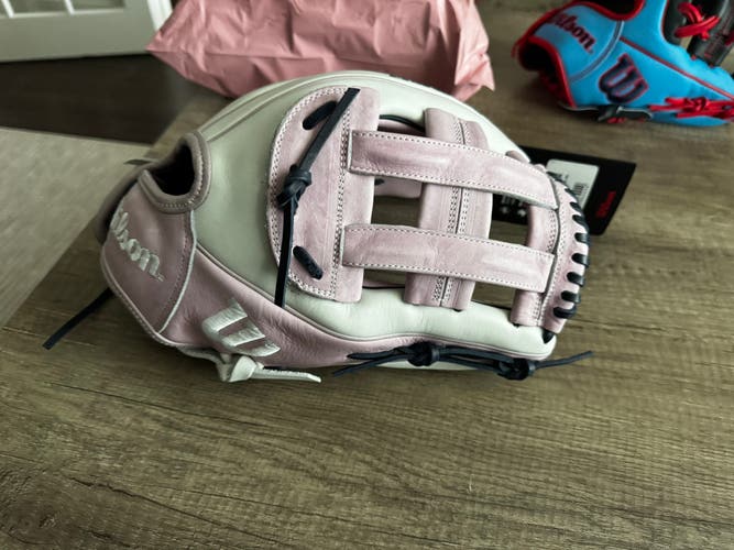 Wilson A2000 RH Softball Glove 12.75" (New)