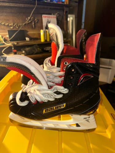 2017 Bauer Vapor X700 Hockey Skates Extra Wide Width 9 (New)