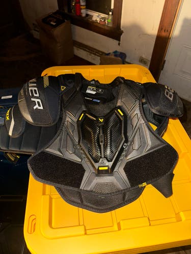 Men's XL Senior Bauer Supreme Matrix Shoulder Pads Pro Stock (Used)