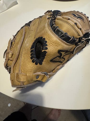 Mizuno PowerClose RH Catcher's Baseball Glove 30" (Used)