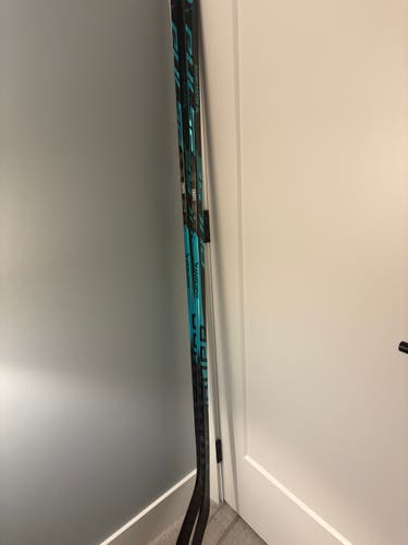 Senior Bauer Pulse Right Handed Hockey Stick P88 70 Flex Pro Stock (New)