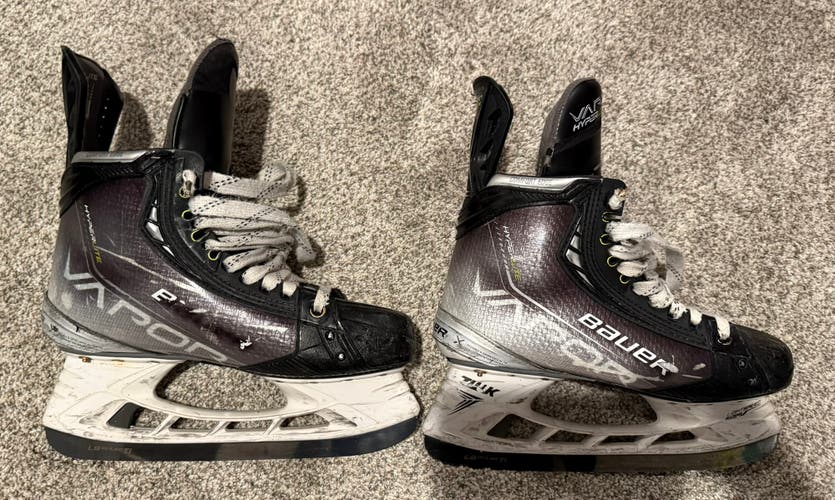 Bauer Vapor Hyperlite Hockey Skates Pro Stock 8 (Used)