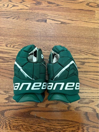 Bauer Vapor Flylite Gloves 13"