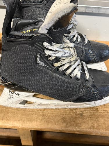Black 2022 Bauer Supreme Mach Hockey Skates Regular Width Pro Stock 9 (Used)