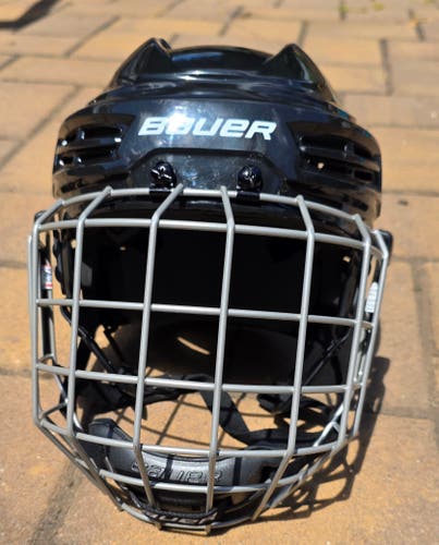 Medium Senior Bauer black combo IMS 5.0 Helmet (Used twice)
