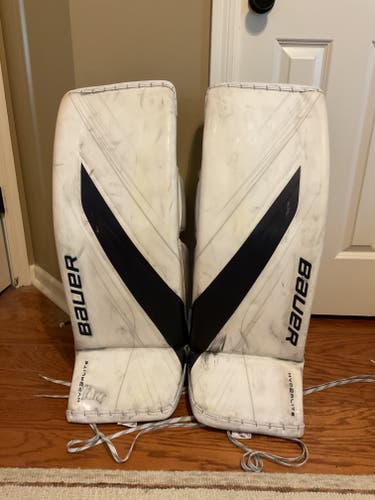 Size Medium 34" Bauer Vapor Hyperlite 2 Goalie Leg Pads (Used)